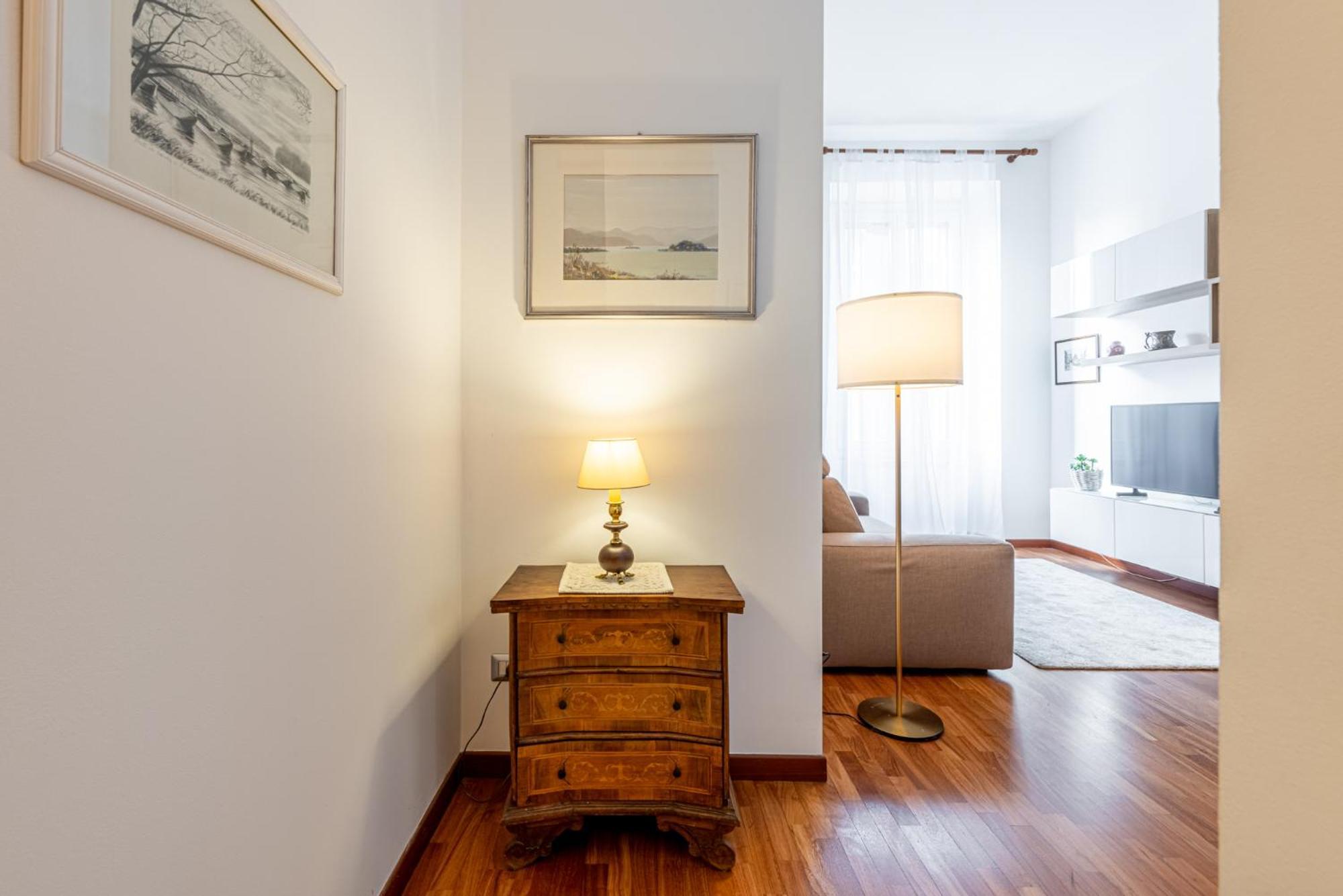 Luxury, Modern & Charming Near Station Apartment Mailand