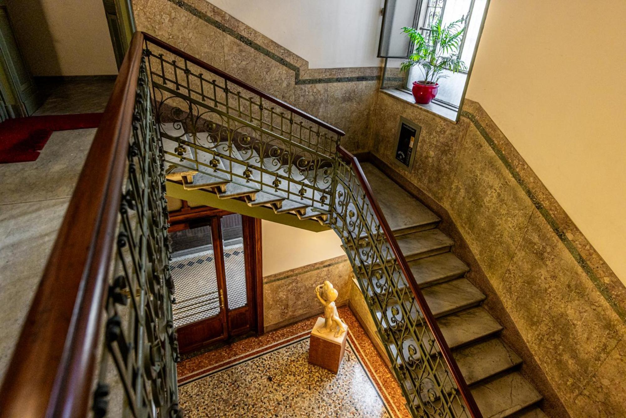 Apartment Luxury, Modern & Charming Near Station Mailand
