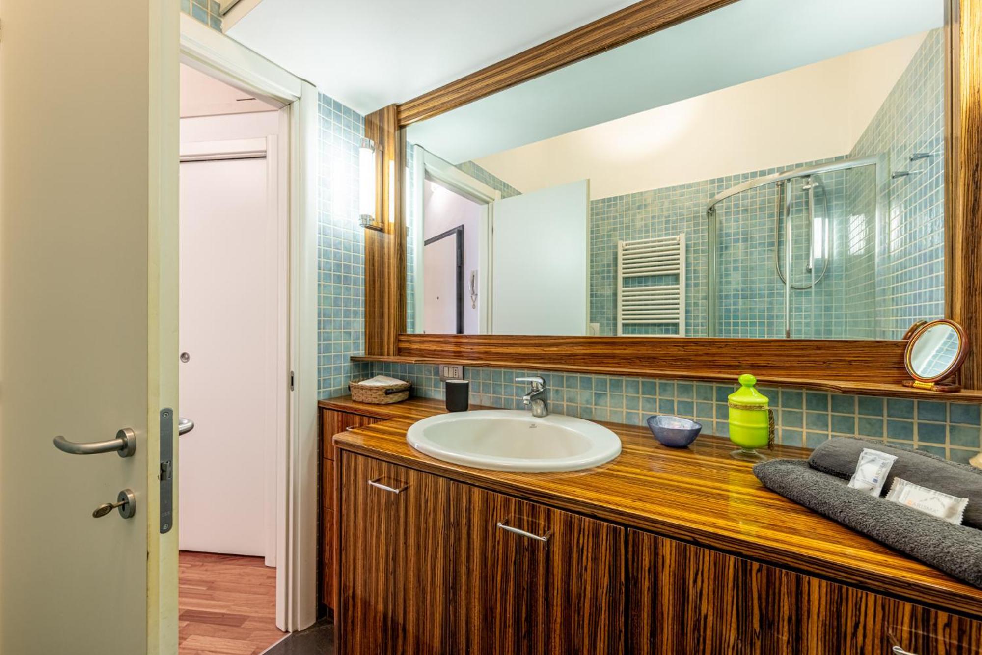 Luxury, Modern & Charming Near Station Apartment Mailand