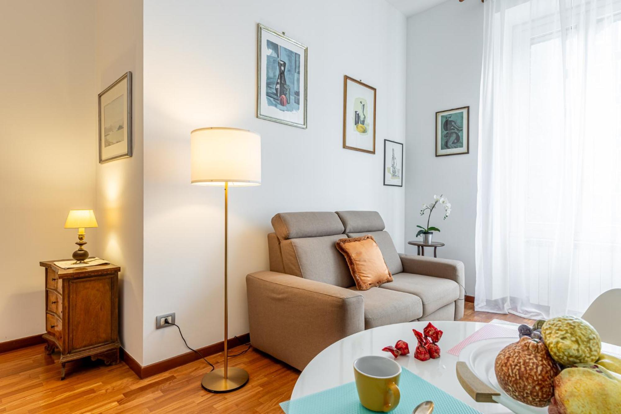 Luxury, Modern & Charming Near Station Apartment Mailand